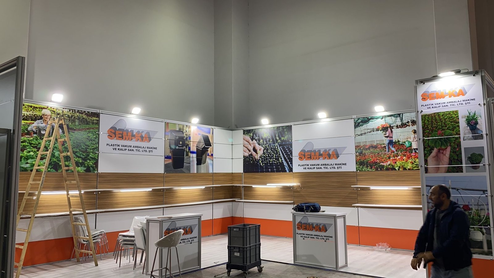 Exhibition stand installation photo 2