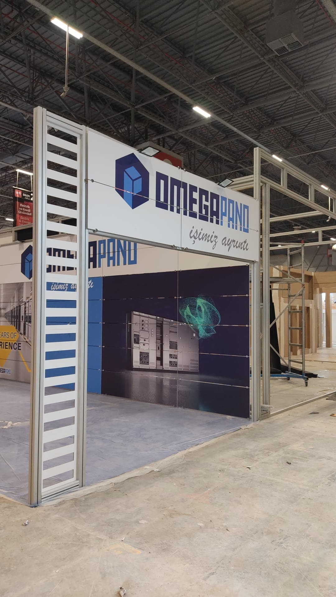 Exhibition stand installation photo 5