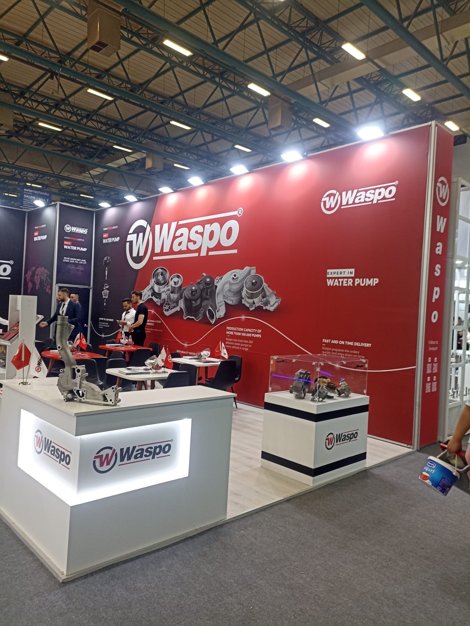 Exhibition stand installation photo 8