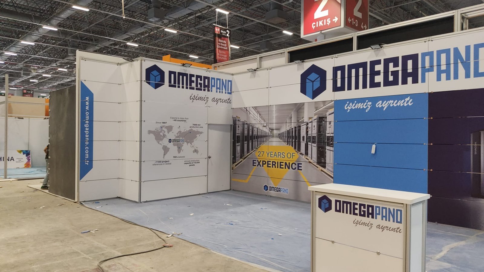Exhibition stand installation photo 10