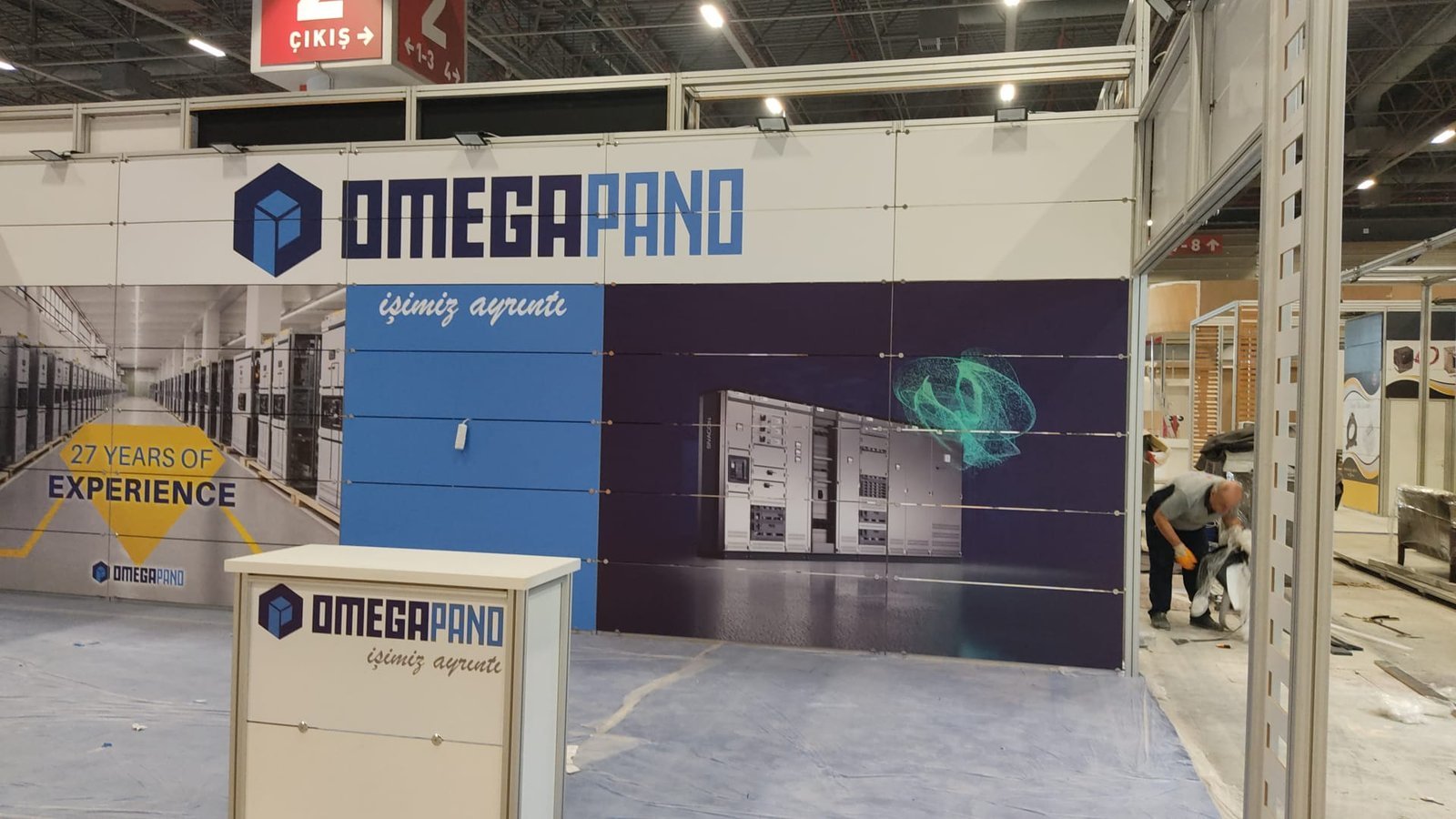 Exhibition stand installation photo 11