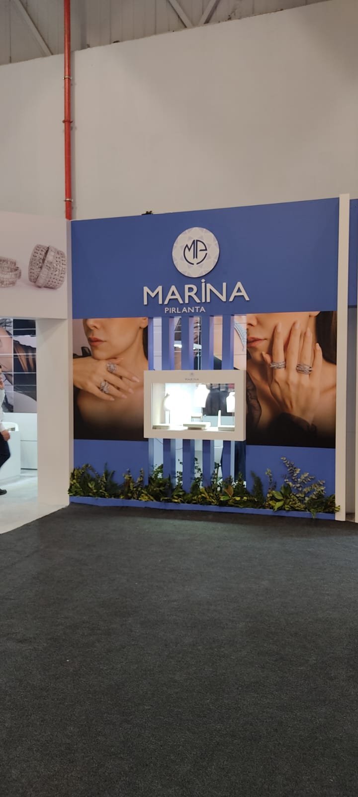 Exhibition stand installation photo 12