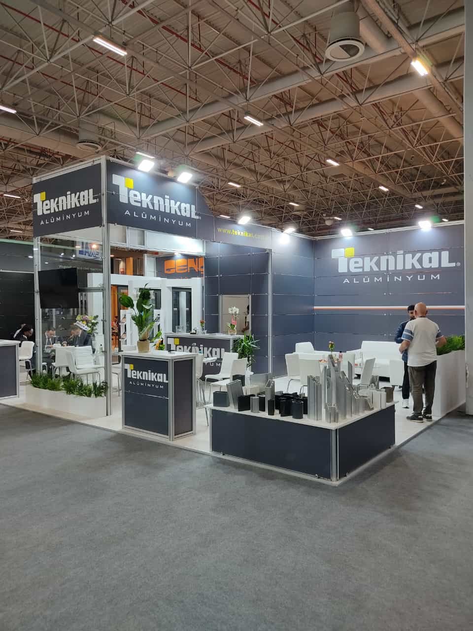 Exhibition stand installation photo 16