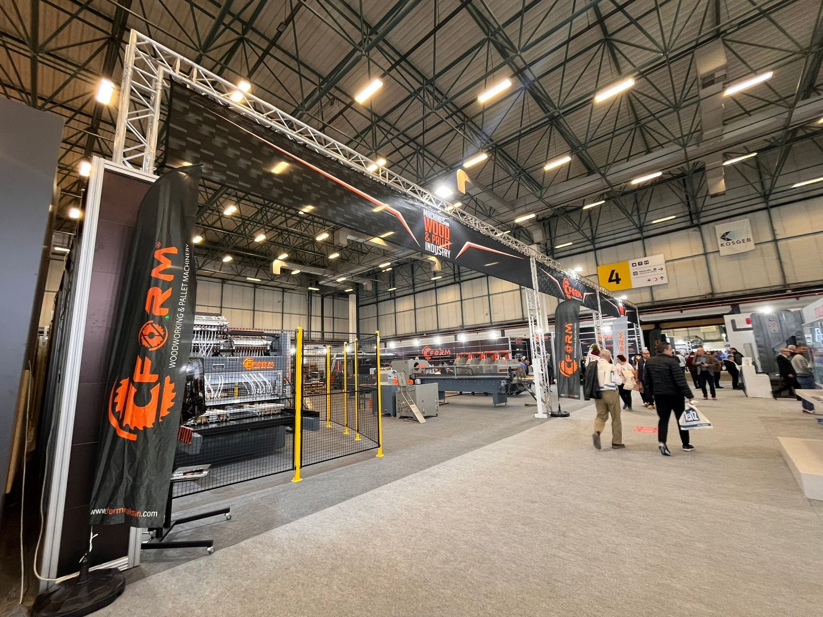 Exhibition stand installation photo 18