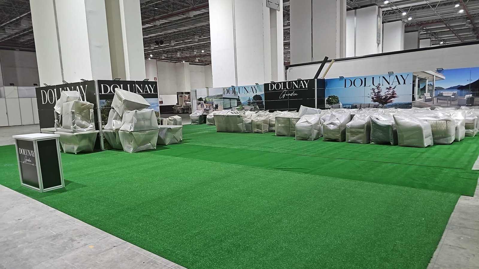 Exhibition stand installation photo 20