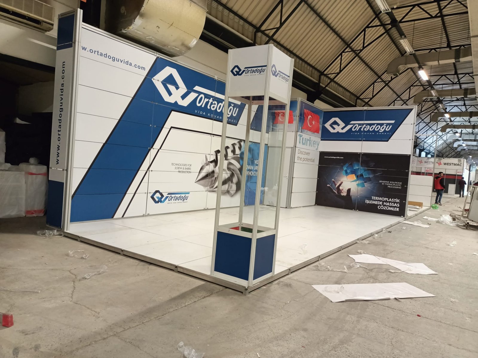 Exhibition stand installation photo 23