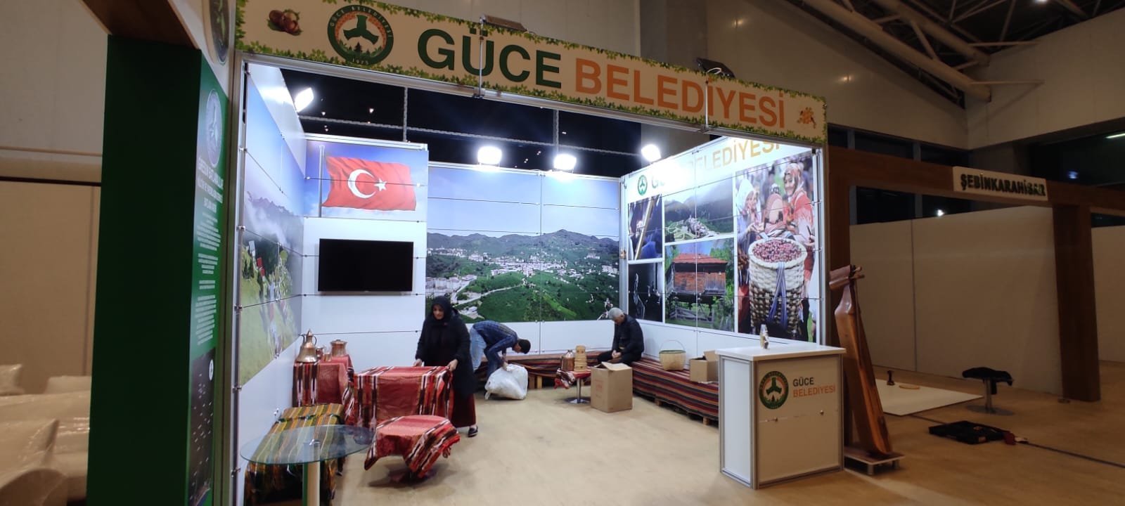 Exhibition stand installation photo 27
