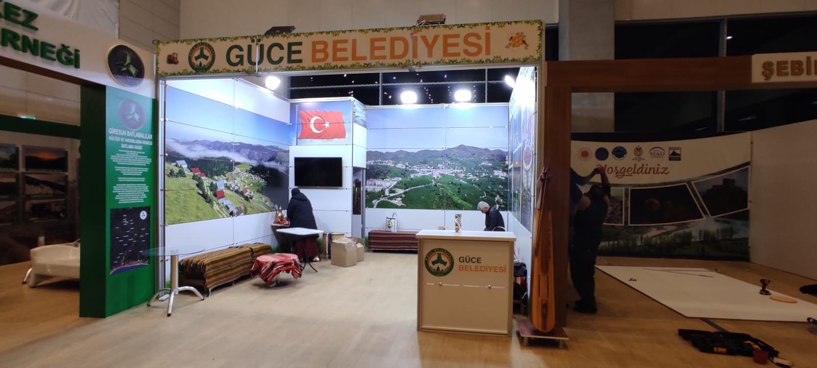 Exhibition stand installation photo 28