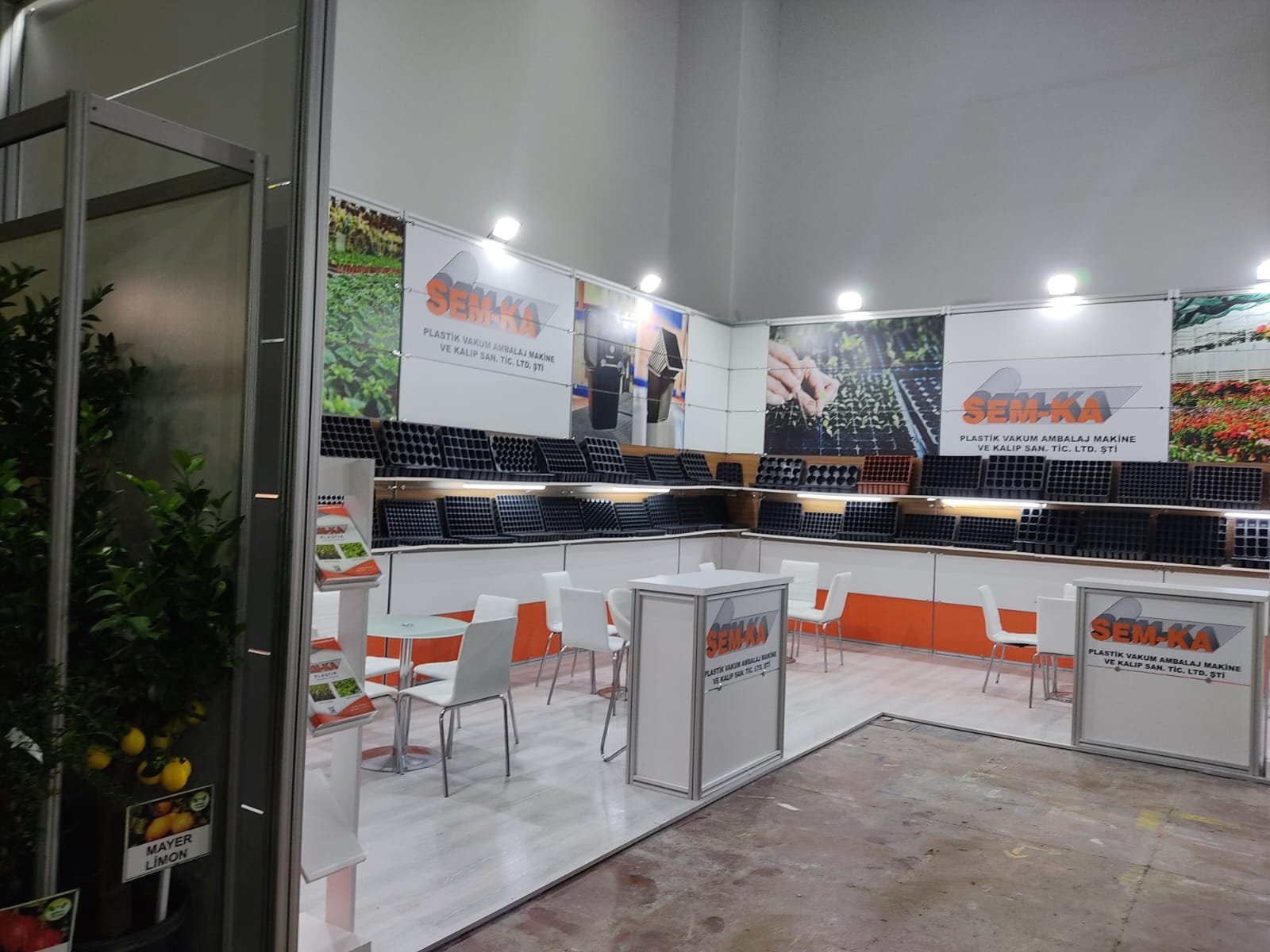 Exhibition stand installation photo 31