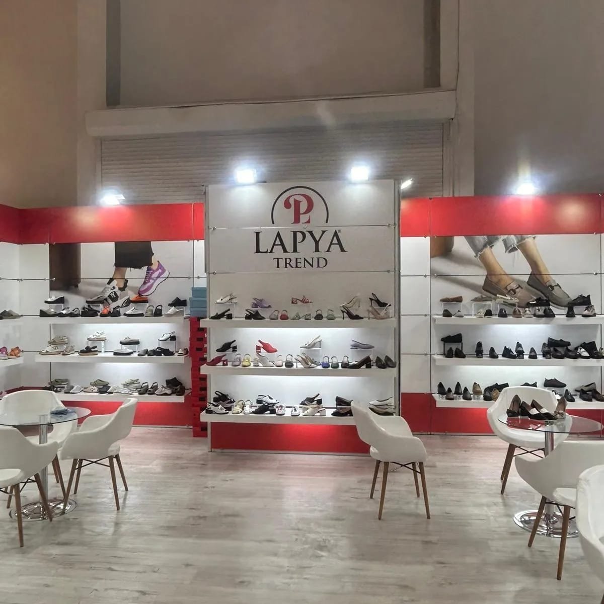 Exhibition stand installation photo 32