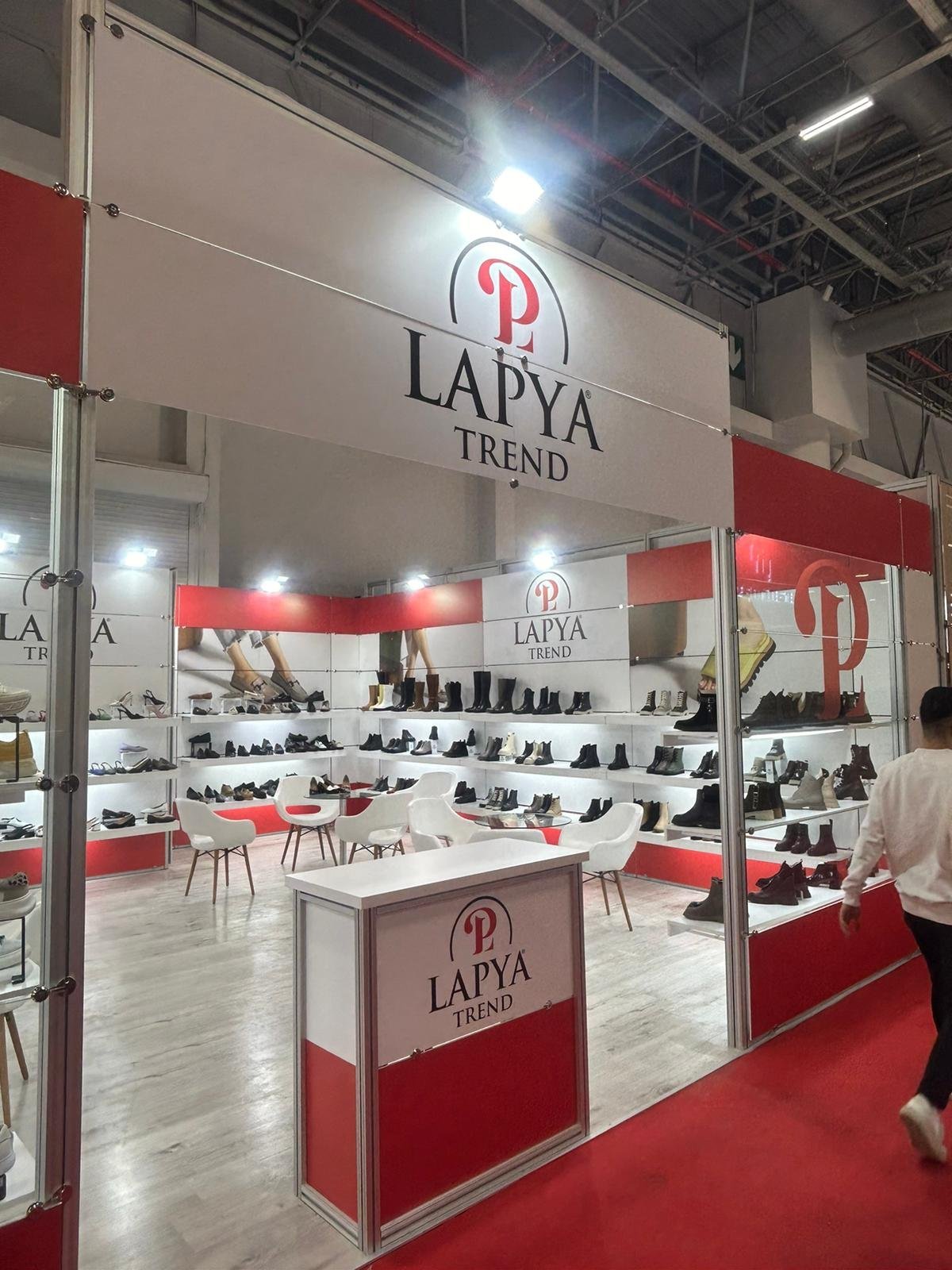 Exhibition stand installation photo 33