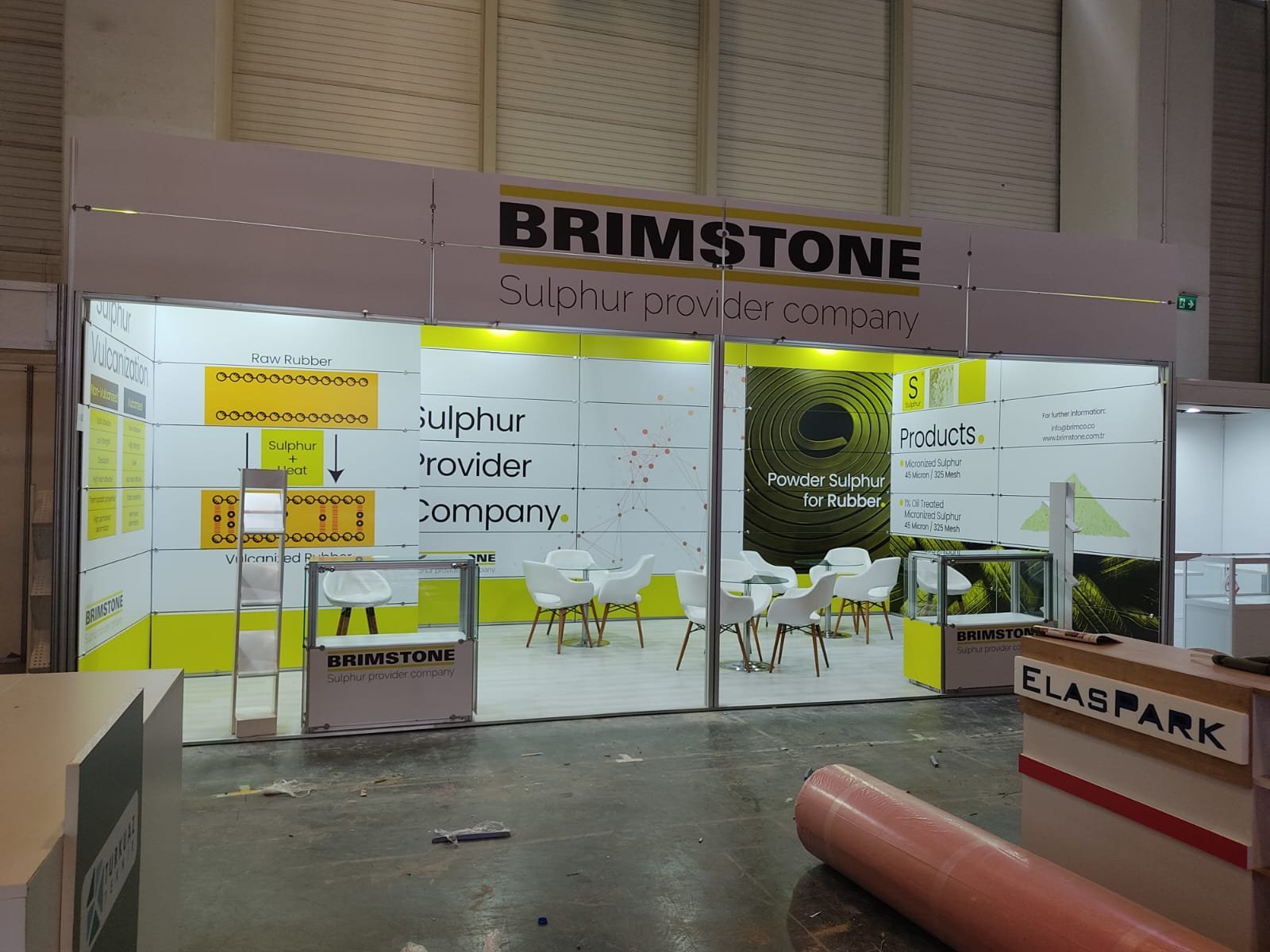 Exhibition stand installation photo 34