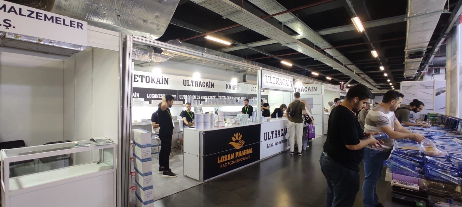 Exhibition stand installation photo 37