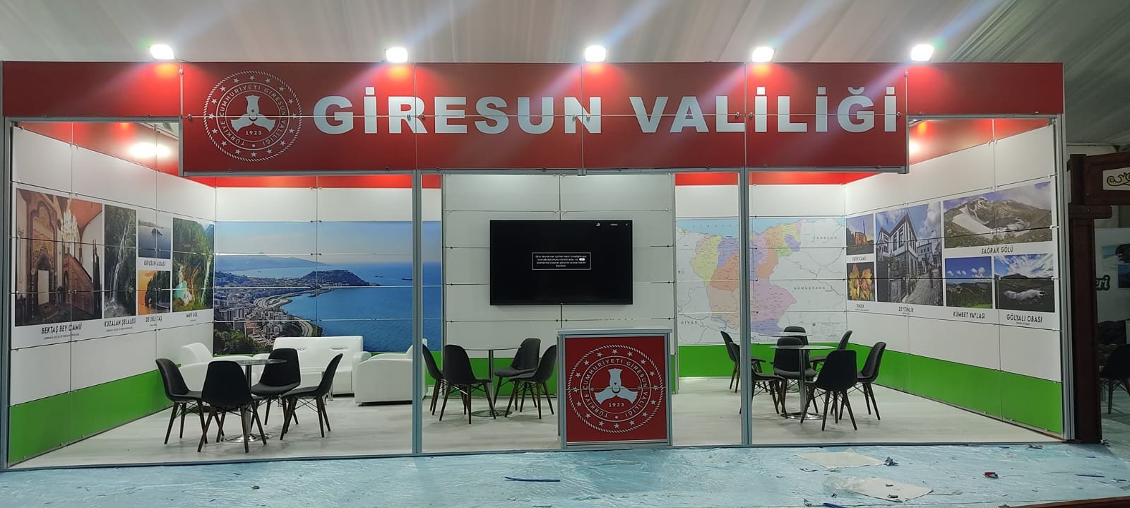 Exhibition stand installation photo 41