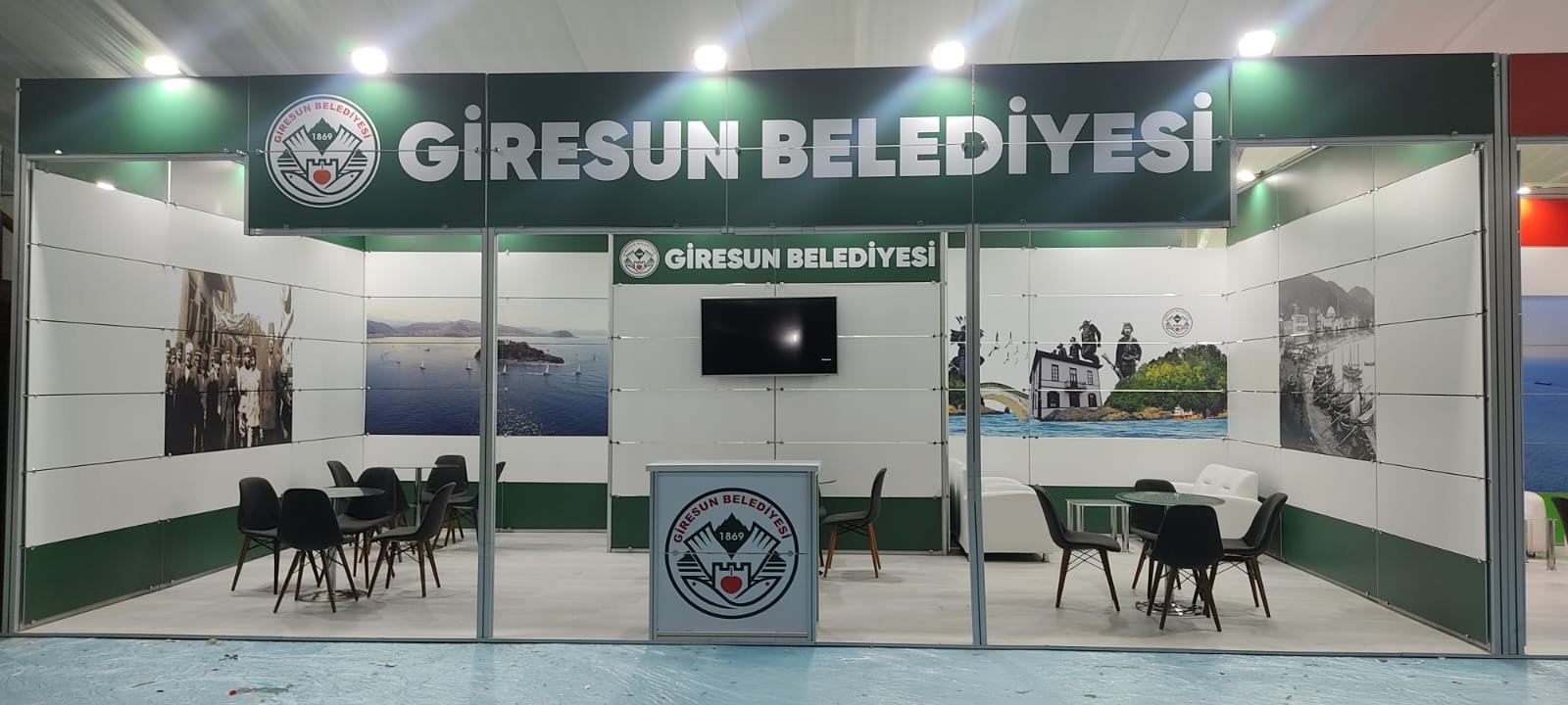 Exhibition stand installation photo 42