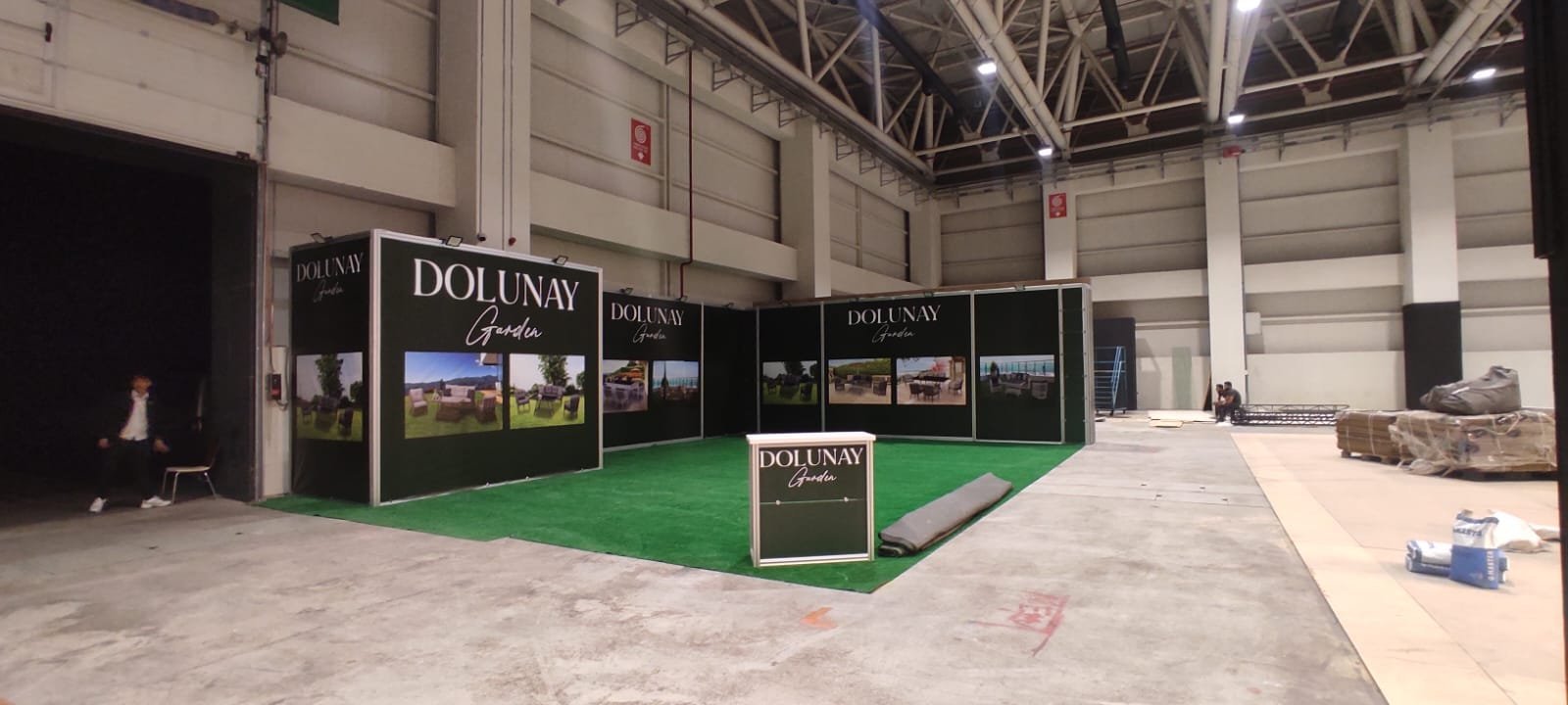 Exhibition stand installation photo 43
