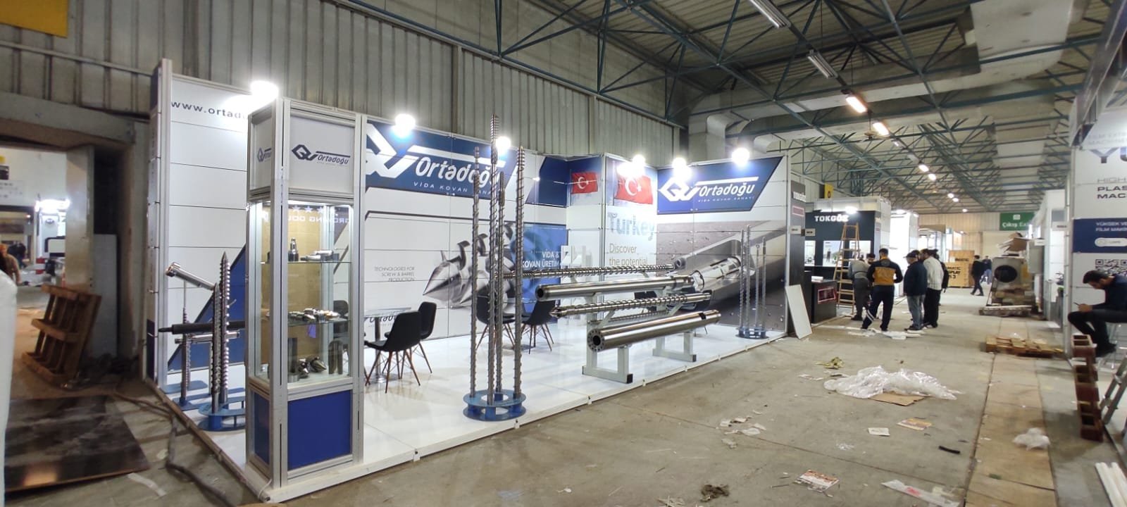 Exhibition stand installation photo 48