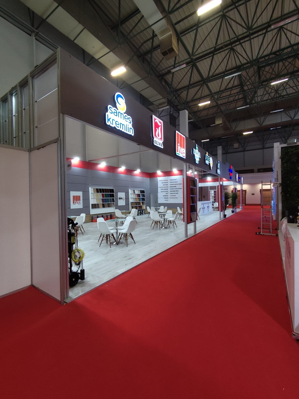 Exhibition stand installation photo 56