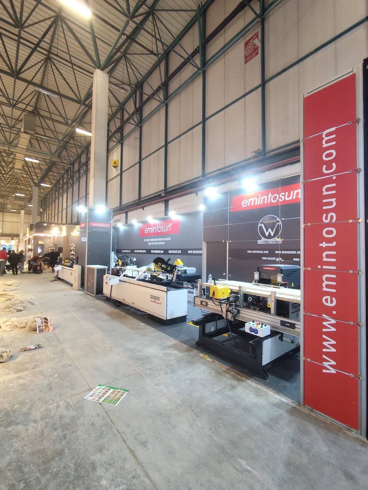 Exhibition stand installation photo 58